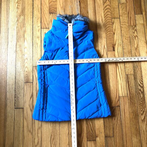 Talbots NWOT Women's Sleeveless Faux Fur Puffer Vest Bright Blue Size S - Picture 2 of 7